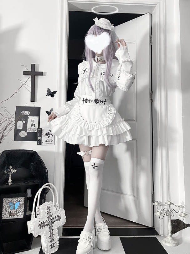 Bow Tie Lacing Long Trimmed Sleeve Gothic Topwith FrontMetal Back Ruffle Eyelet White