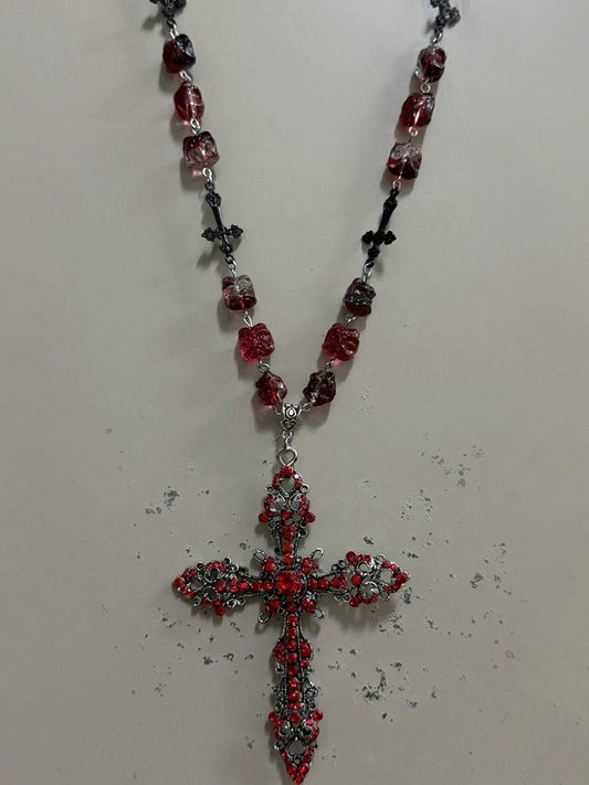 Collier croix gothique rouge avec strass - Boobi Shop