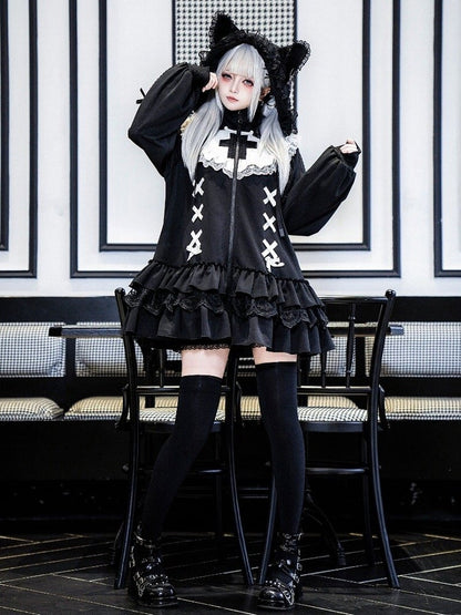 Lagenhals Jirai Cross High Black Jersey Stickerei Saum Kei-inspiriertes Kleid Rüschen