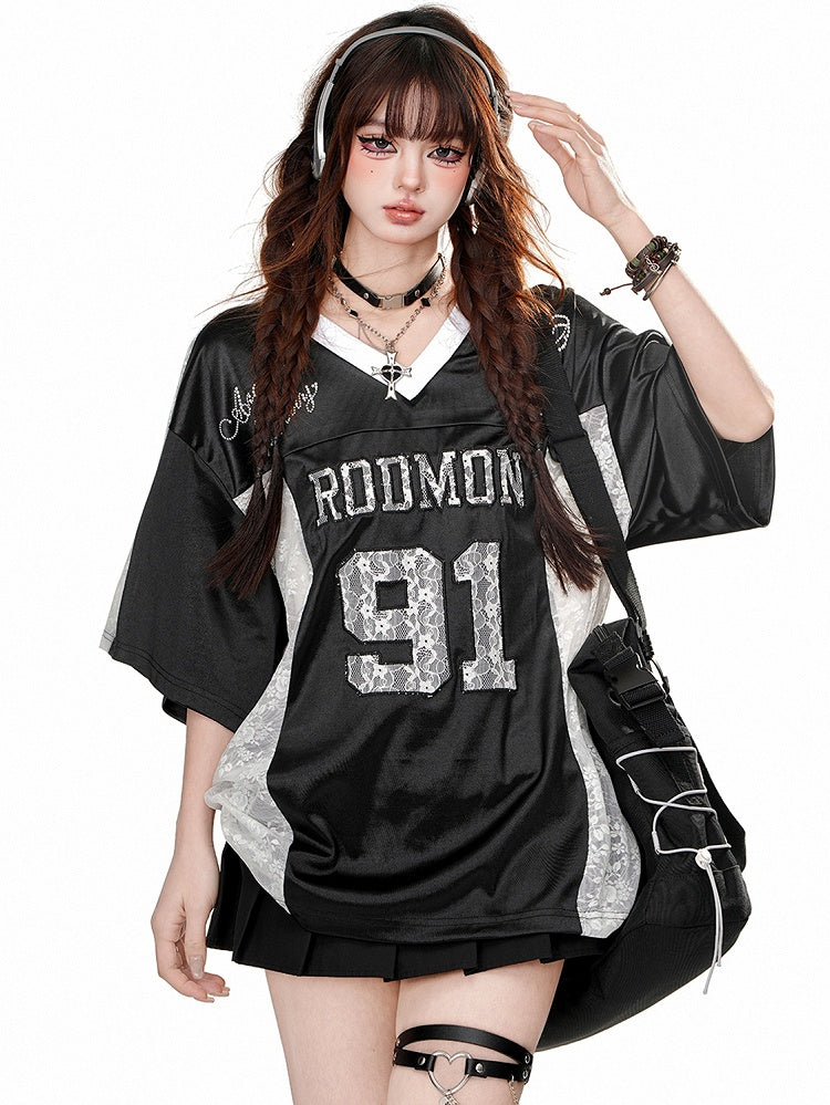 Grau/schwarzes sportliches T-Shirt mit V-Ausschnitt und Spitzen-Patchwork