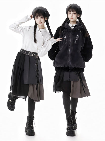 ホワイトのバンドカラー長袖トップス