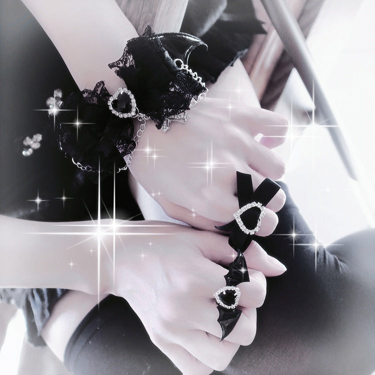 ブラックホワイトのジライケイ悪魔の翼クロスとハートのラインストーンで飾られた蝶結びのブレスレットとリングセット