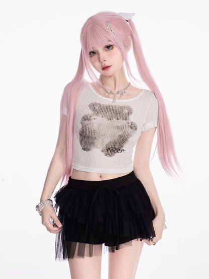 Weißes, eng anliegendes, kurzes T-Shirt mit Rundhalsausschnitt und Graffiti-Bären-Print