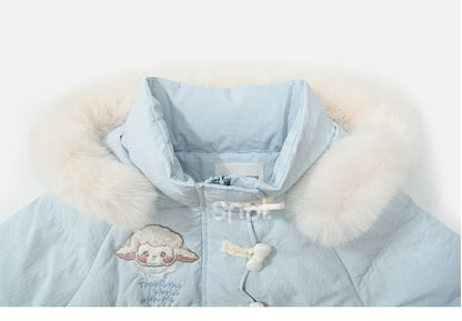 ブルーのキュートなラムアップリケの蝶結びディテールフード付きダウンコートロングバージョン