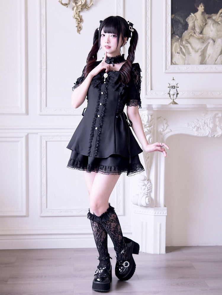 Schwarzes Jirai Kei-Set: Minikleid mit ausgeschnittenen Schultern, seitlichen Schnürdetails und Rock