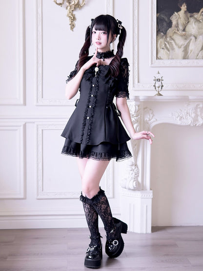 Schwarzes Jirai Kei-Set: Minikleid mit ausgeschnittenen Schultern, seitlichen Schnürdetails und Rock