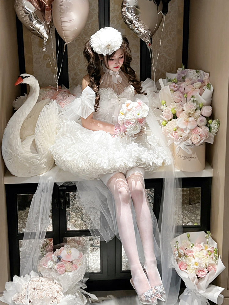 白い蝶とスパンコールのボディスイリュージョンホルターネックの花嫁シロドレス