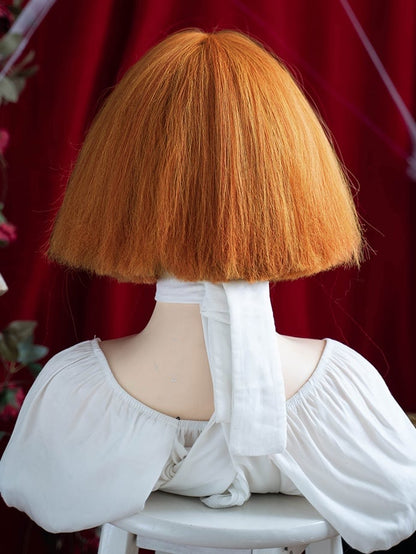 Orangefarbene, kurze, glatte Kunsthaarperücke mit vollem Pony