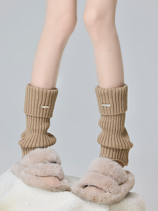 4色のカラーバリエーションのニットレッグウォーマー