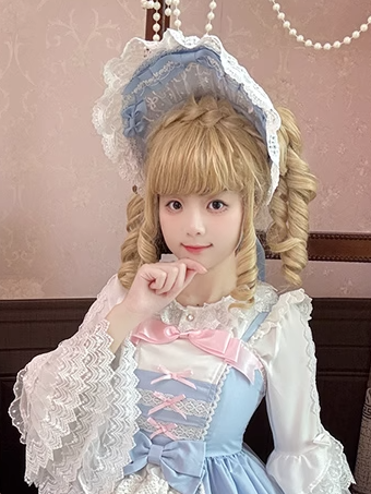 Süße Lolita-Haube mit blauem Spitzenbesatz