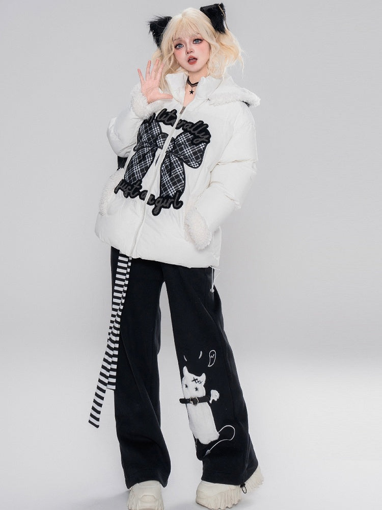 Schwarz/Weiß bezahlte Pufferjacke mit Schleifenapplikation und Kapuze, Plüschmanschetten