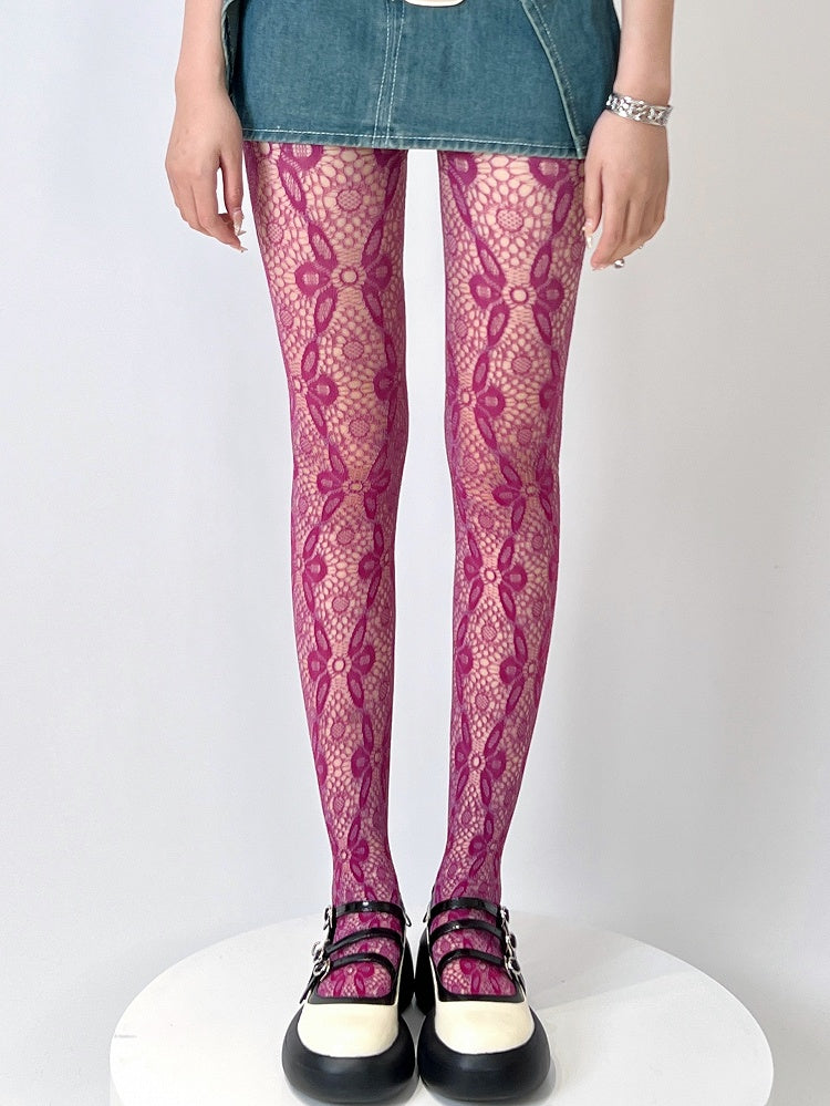 赤いバラのデザインの花柄くり抜きタイツのパターン