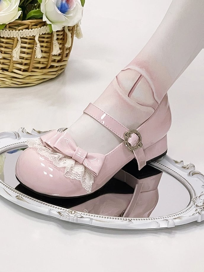 - Pinke Spitzenverzierungen mit leichter Borte, Janes-Schleife und Mary-Toe-Schuhen mit süßem, rundem Lolita-Design mit niedrigem Absatz