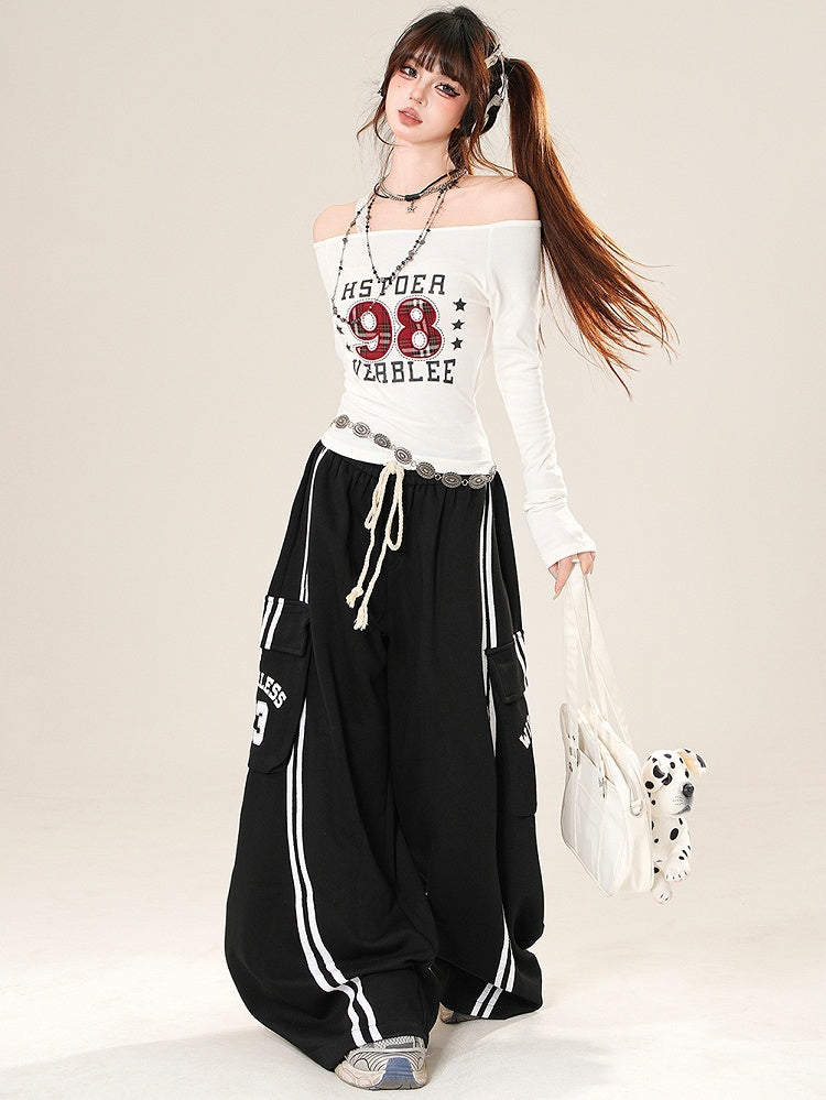 数字をあしらったブラックワイドレッグパンツ、ポケット付きレターカーゴカットプリント、ほろ苦い