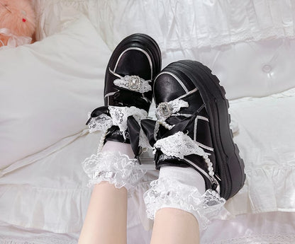 Jirai Kei – Schwarze Plateauschuhe mit Strasssteinen und abnehmbarer Perlenkette