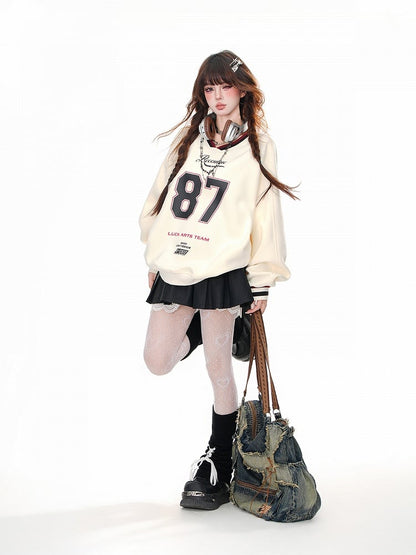 Aprikosen-/Marineblaues, lockeres Sweatshirt mit V-Ausschnitt und Zahlendruck in Bittersüß