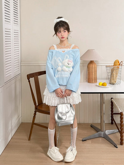 Zweiteiliger Top mit Cut-Out-Schulter und Kunstplüsch, Welpenspitze, verziert mit blauem Karomuster