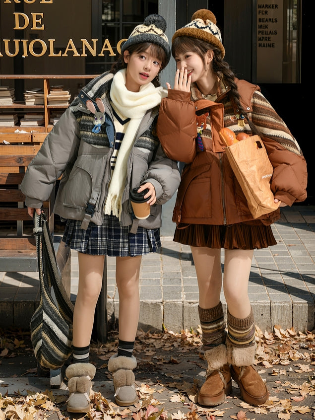 Braune Daunenjacke mit Kapuze im Patchwork-Design