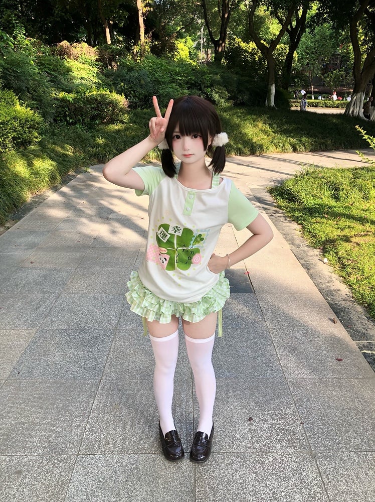 Print with Clover Wide White Sweet Colorblock Green T-shirt and Lucky Neckline