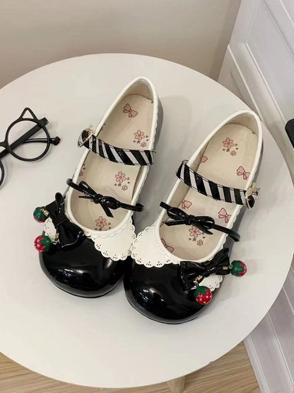 Lolita Janes with Scalloped Hem Low-heel Sweet Strawberry Black Mary Snap