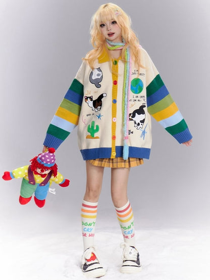 Hellapricotfarbene Strickjacke mit süßem Katzen-Polokragen und Kontrast