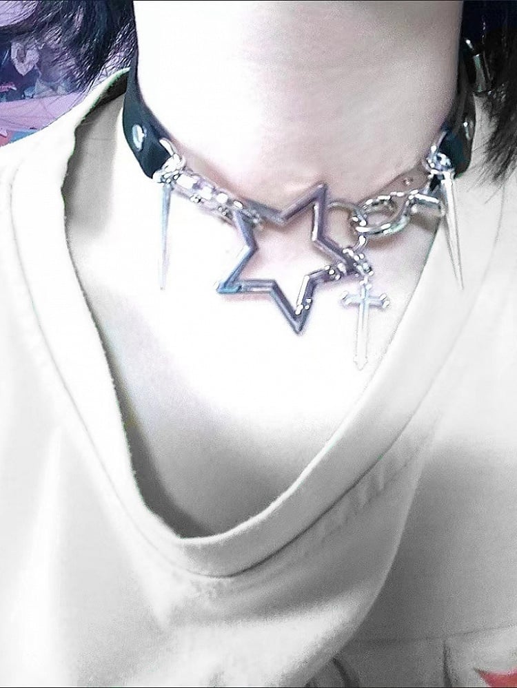 Spike PU Choker with Star Pendant - Kiwi Store