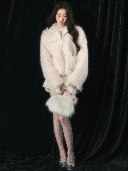 ベージュのフェイクファージャケット