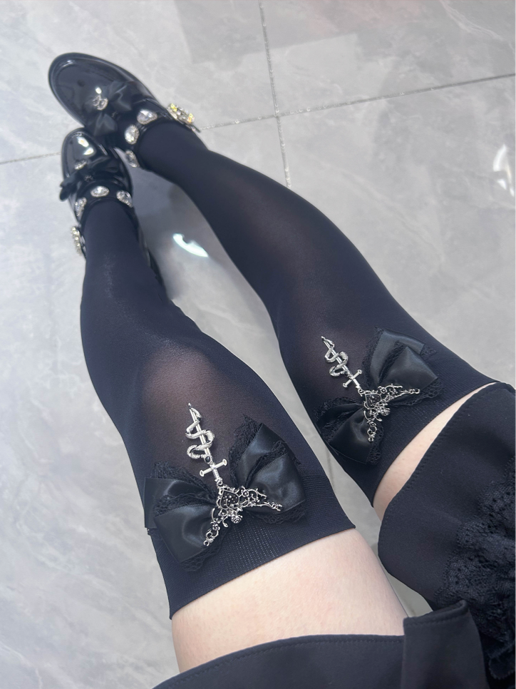 Metal Snake Knee Regular/Long Over Accents Version Schwarze Gothic Kei Strümpfe Bowknot Jirai