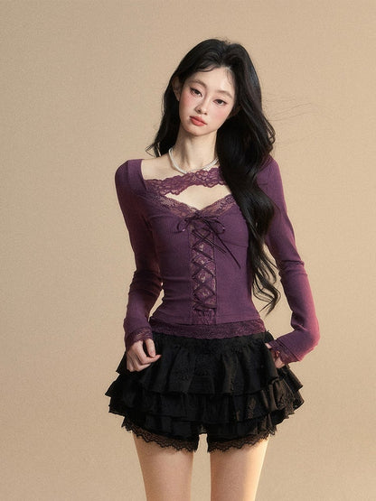 Glamouröses Top mit Schnürung, lila V-Ausschnitt, kontrastierende Spitzenaufnäher vorne