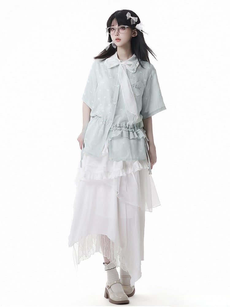 Stufenrock, weißes, trägerloses Kleid mit Taschentuchsaum, Tragemöglichkeiten mit Fliege, zwei