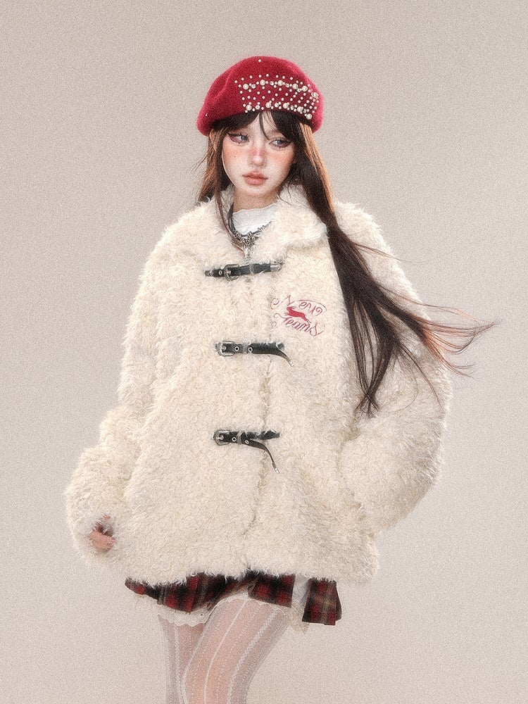 ダークブラウンのホワイトレターバックルストラップ付きテディコート