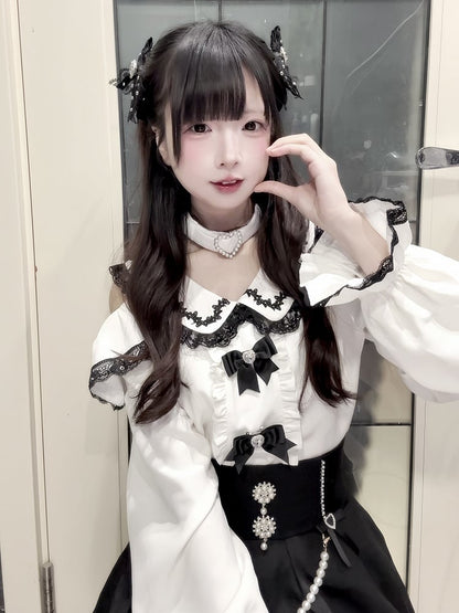 取り外し可能なトリムとデザインレースのブラックブラウス、ジライケイのピーターパンカラー、カットアウトショルダー、コントラストホワイトチョーカー