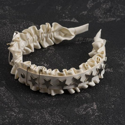 Weiße handgefertigte sternförmige Ohrstecker mit Rüschen KC