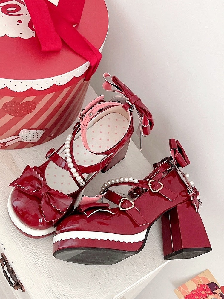 Herzsüßes rotes PU-Lolita-Schnallenriemen, Schleife, Perlenverzierung, Janes-Leder mit Mary-Akzenten in Weinrot