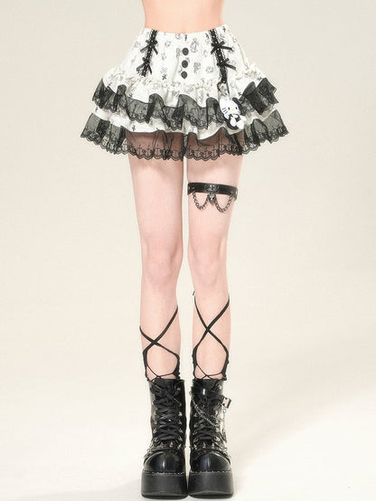 蝶結びのディテール、レースの華やかさ、スカートのクロスプリント、グレーのトリム、ティアードキティ