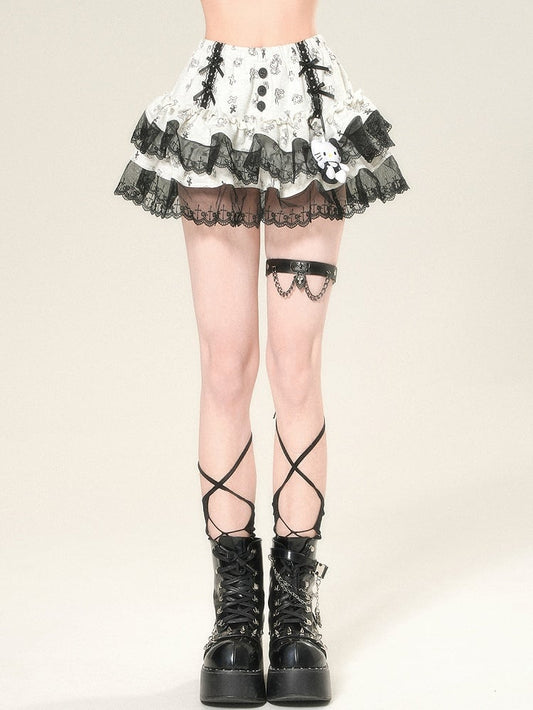 蝶結びのディテール、レースの華やかさ、スカートのクロスプリント、グレーのトリム、ティアードキティ