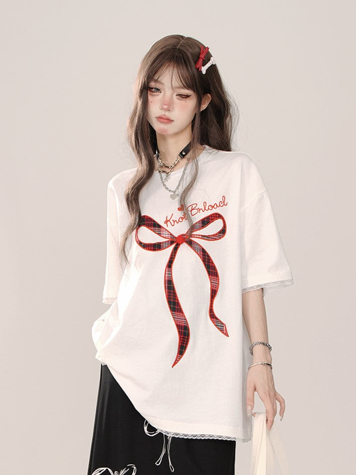 Details Oversize-T-Shirt mit Schleife: Weiße karierte Stickereispitze