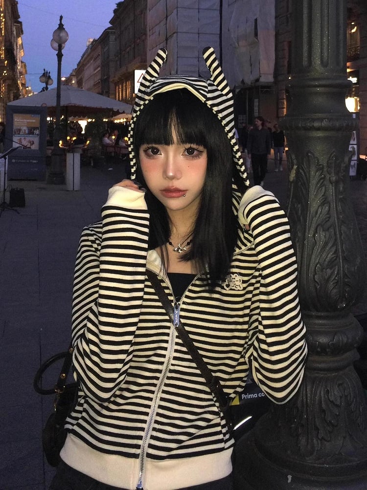 Black Hood Stripes Devil Y2K Hoodie Zip-Up with White