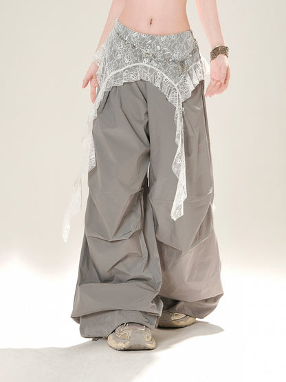Grau/schwarze Hose mit weitem Bein und niedriger Leibhöhe und Spitzen-Accessoire an der Taille