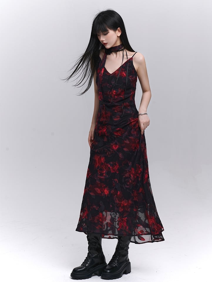 Rotes und schwarzes Slip-Kleid mit V-Ausschnitt und Blumenmuster in Knöchellänge