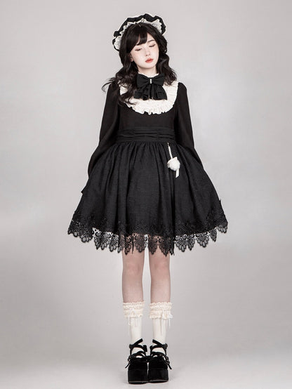 Schwarze Spitzenschürze mit Pompom-Anhänger