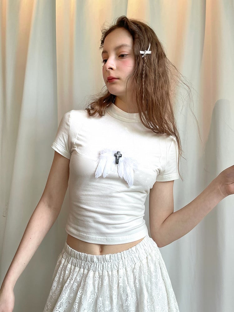 Colorblock Crop Tee with Detachable Feather Cross Brooch Black/White