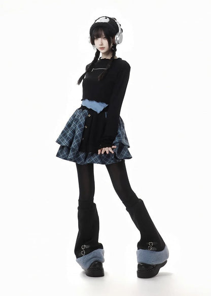 ブルー＆ブラックのプラッシュトリムレッグウォーマー（バックル付き）