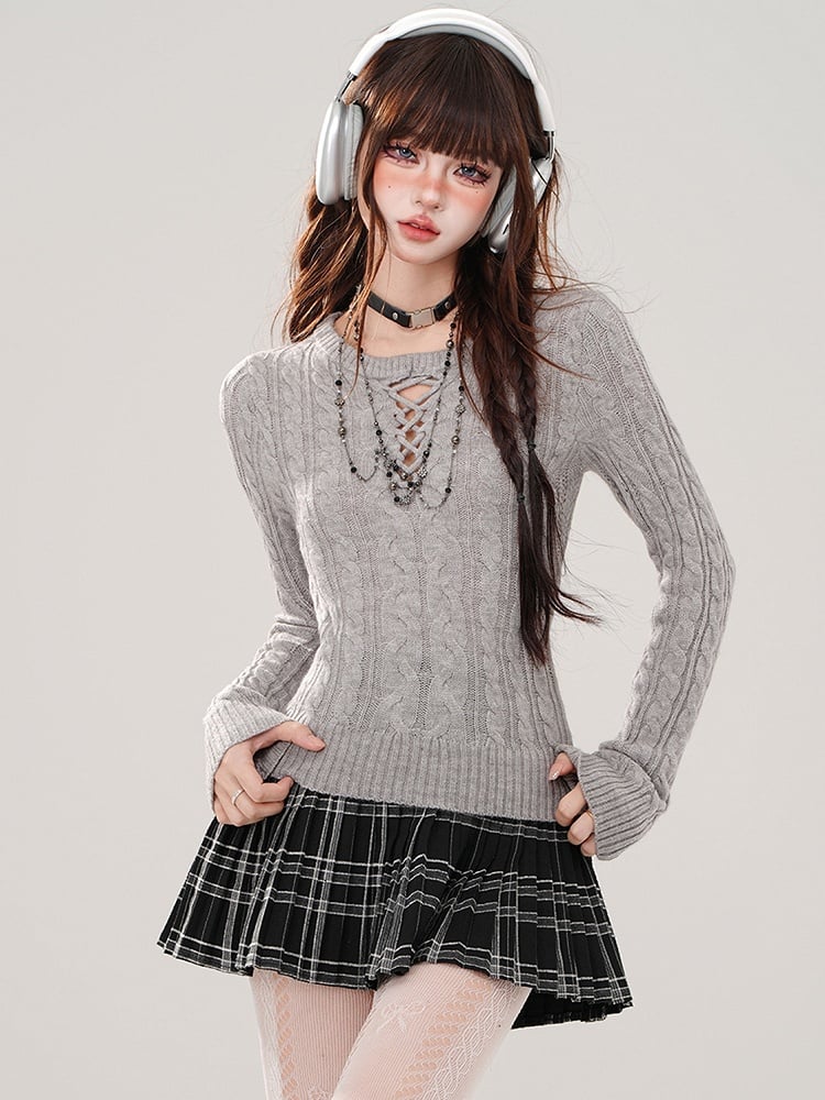 Grauer Slim-Fit-Pullover mit Rundhalsausschnitt und Cut-Out-Detail