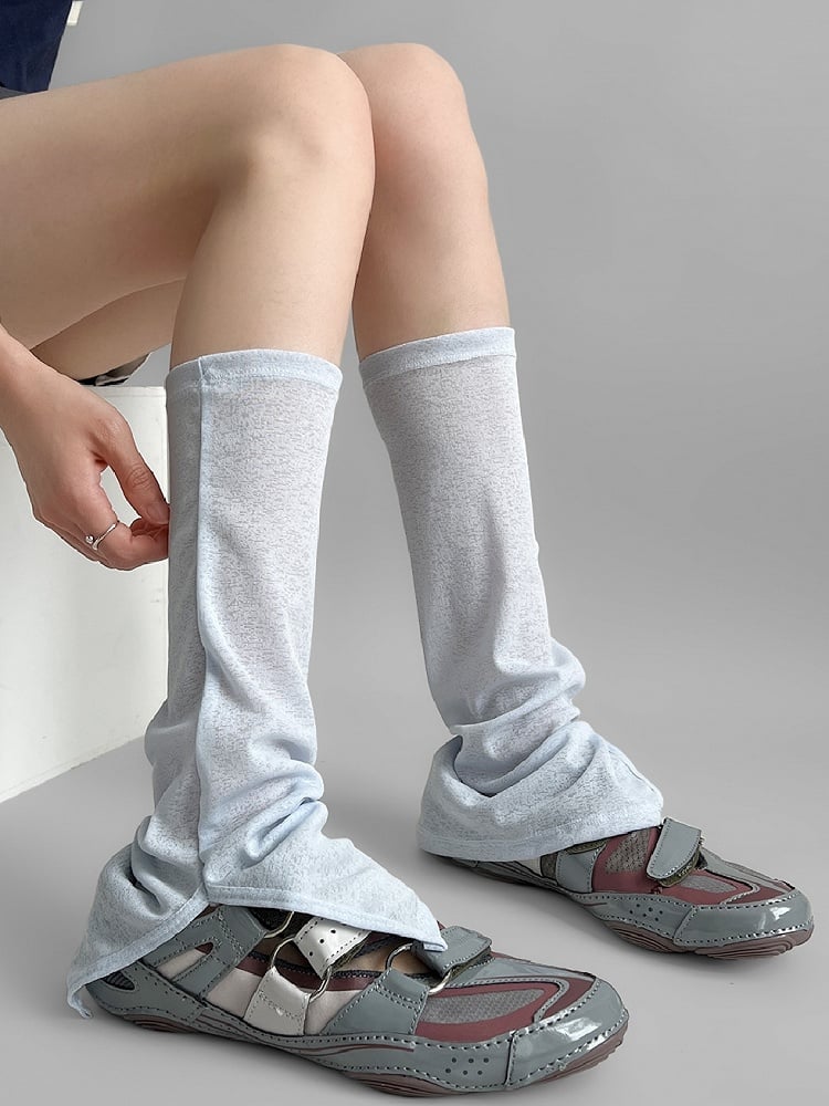 ホワイト/ブルーの袖、レッグカフス、スプリット