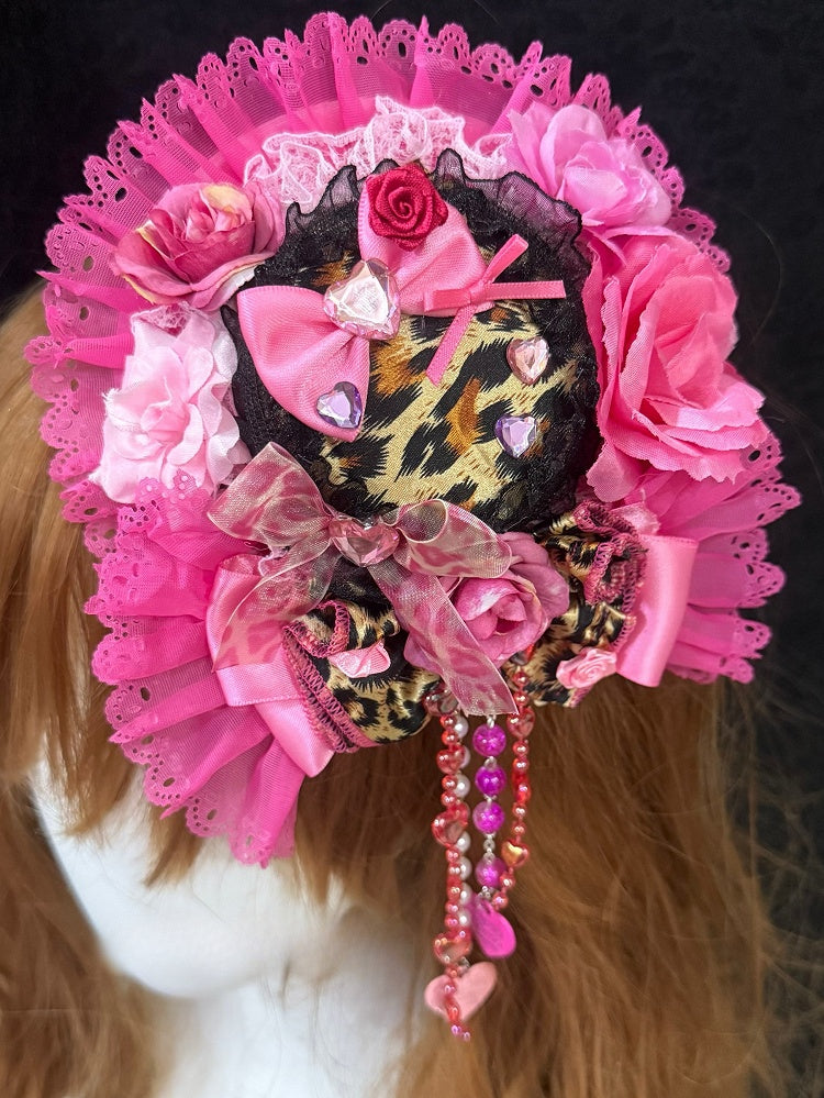 Hut mit Strass verzierter Kette, schwarz-rosa Besatz, Perlenbesatz, florales Mini-Leopardenmuster, Spitzendesign
