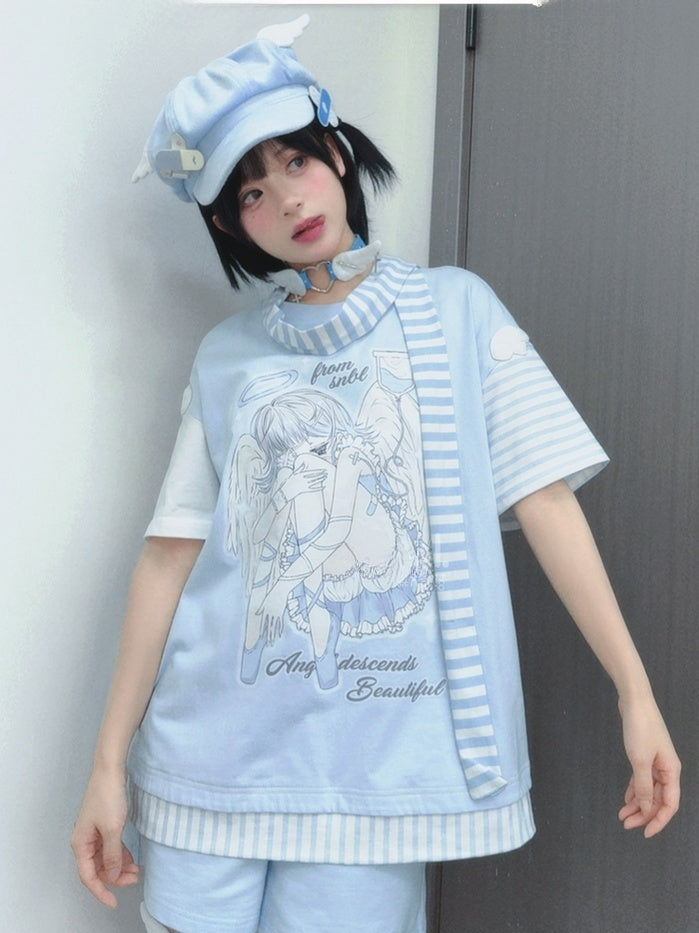 Blaues T-Shirt mit Flügel-Applikationen und Anime-Mädchen-Print und gestreiftem Schal