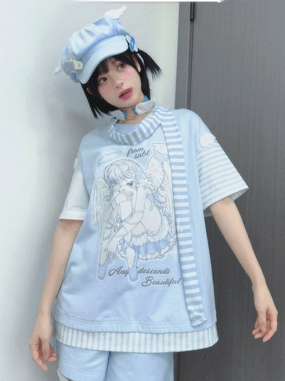 Blaues T-Shirt mit Flügel-Applikationen und Anime-Mädchen-Print und gestreiftem Schal