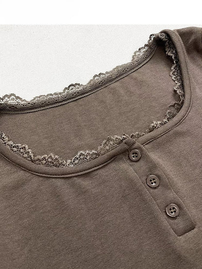 Glamouröses, schmal geschnittenes Mini-Stufenkleid im Vintage-Stil mit Rundhalsausschnitt und Spitzenbesatz in Braun