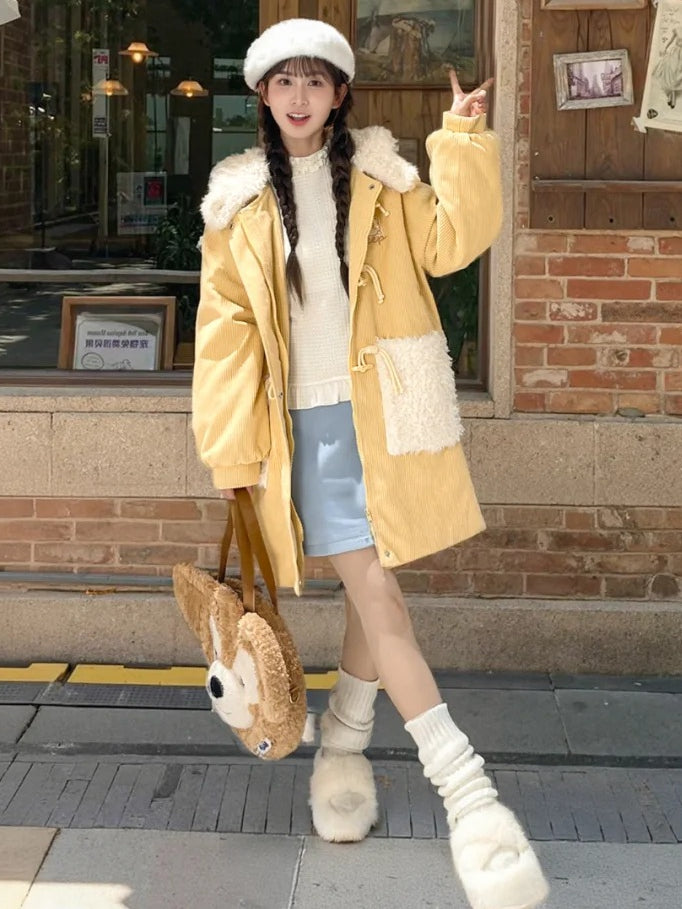 Milchgelber süßer Cord-Dufflecoat mit Lammkapuze